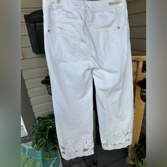 Anthropologie by Pilcro cut out cropped wide legged white jeans with tan trim - Picture 7 of 12